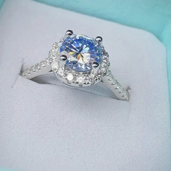 ⭐ 1ct Ice Blue Moissanite Halo Ring – Size 8 - Never Worn- 𝐆𝐑𝐀 𝐂𝐄𝐑𝐓𝐈𝐅𝐈𝐄𝐃